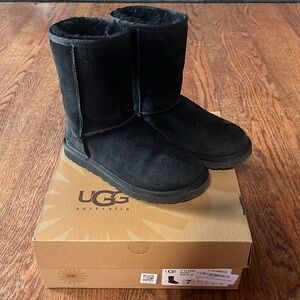Excellent Condition Classic Black Uggs